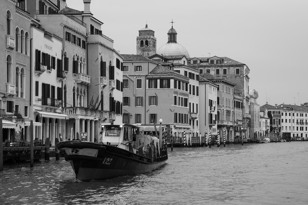 Canal Grande poblíž Ponte degli Scalzi